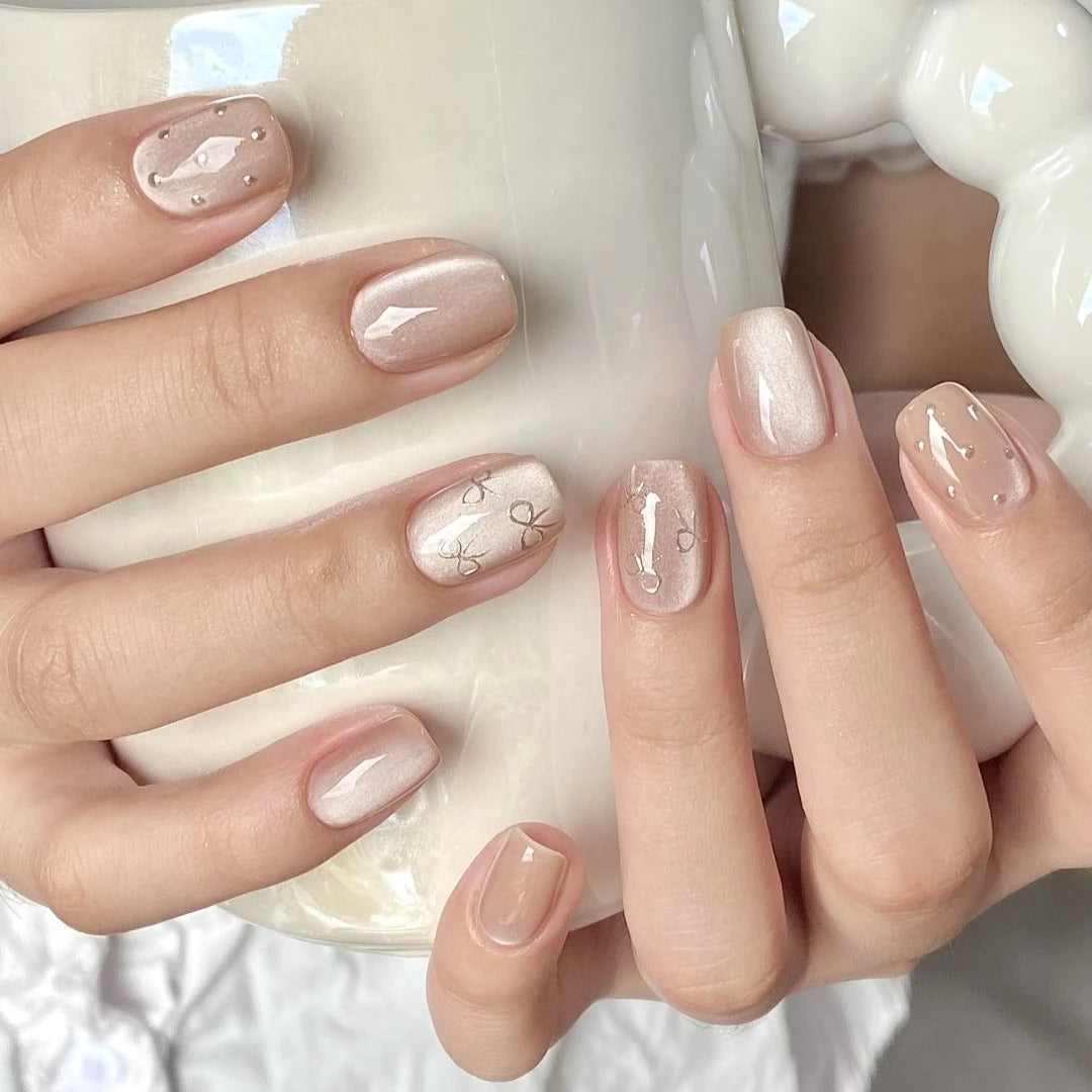 CATS EYE NAIL
