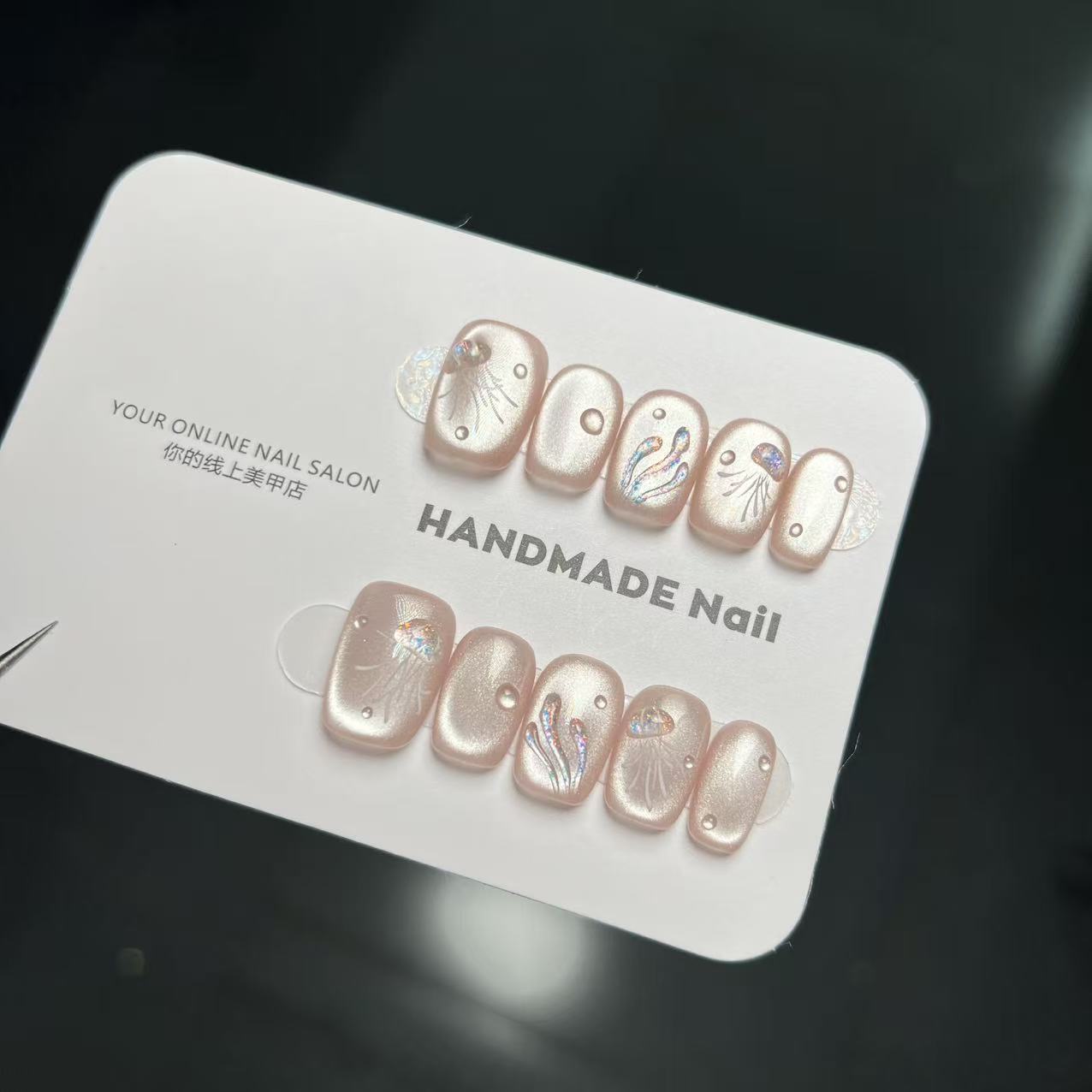 Handmande pearlscent press in Nail